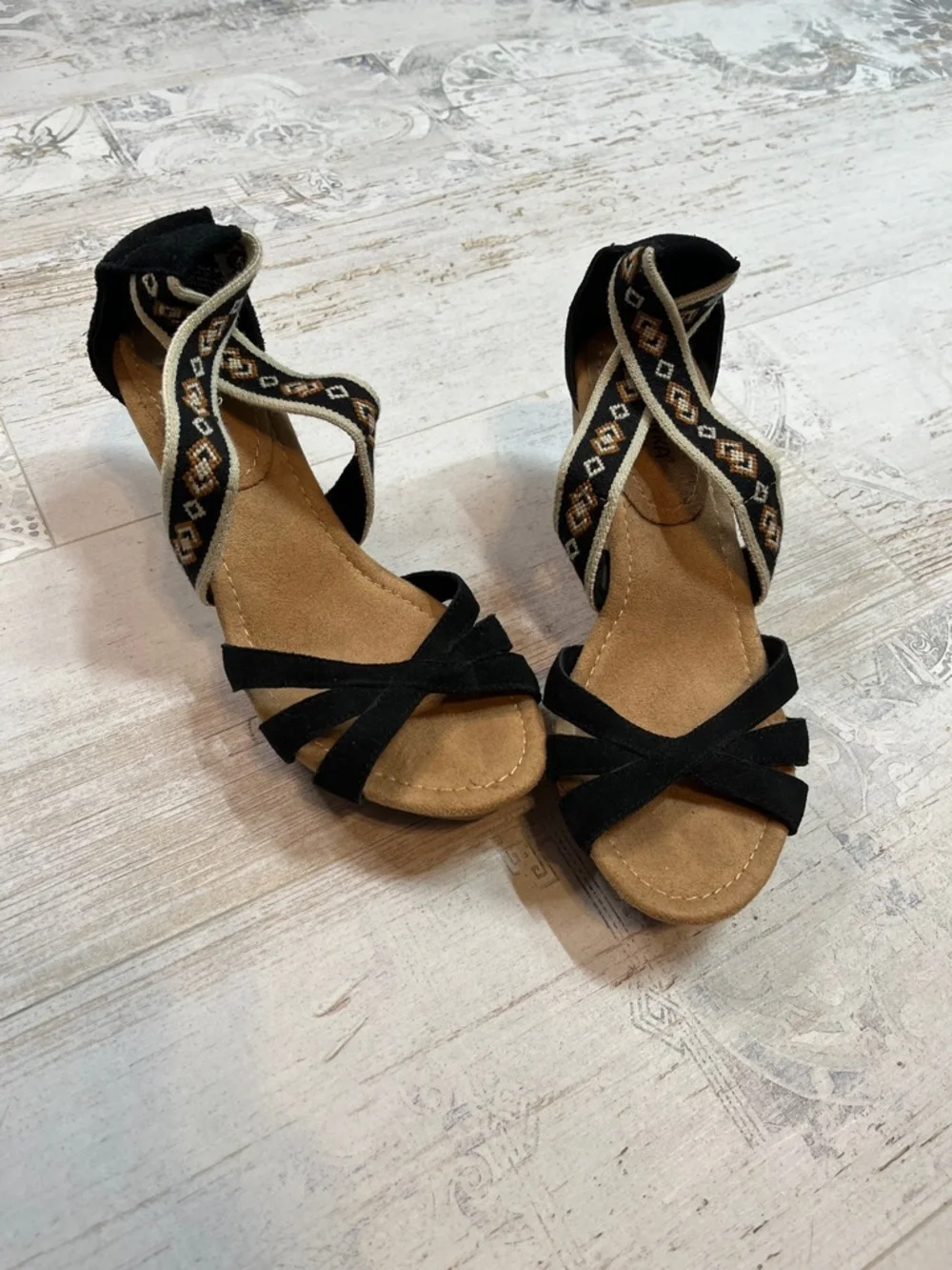 Minnetonka Drew Wedge Sandals Black Size 9